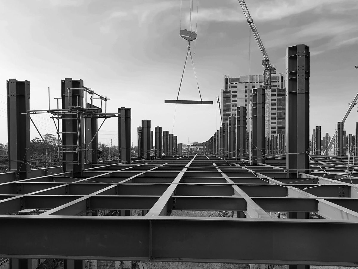 Spec vs. Street: The Product Positioning Matrix That Determines Your Pipeline Strategy